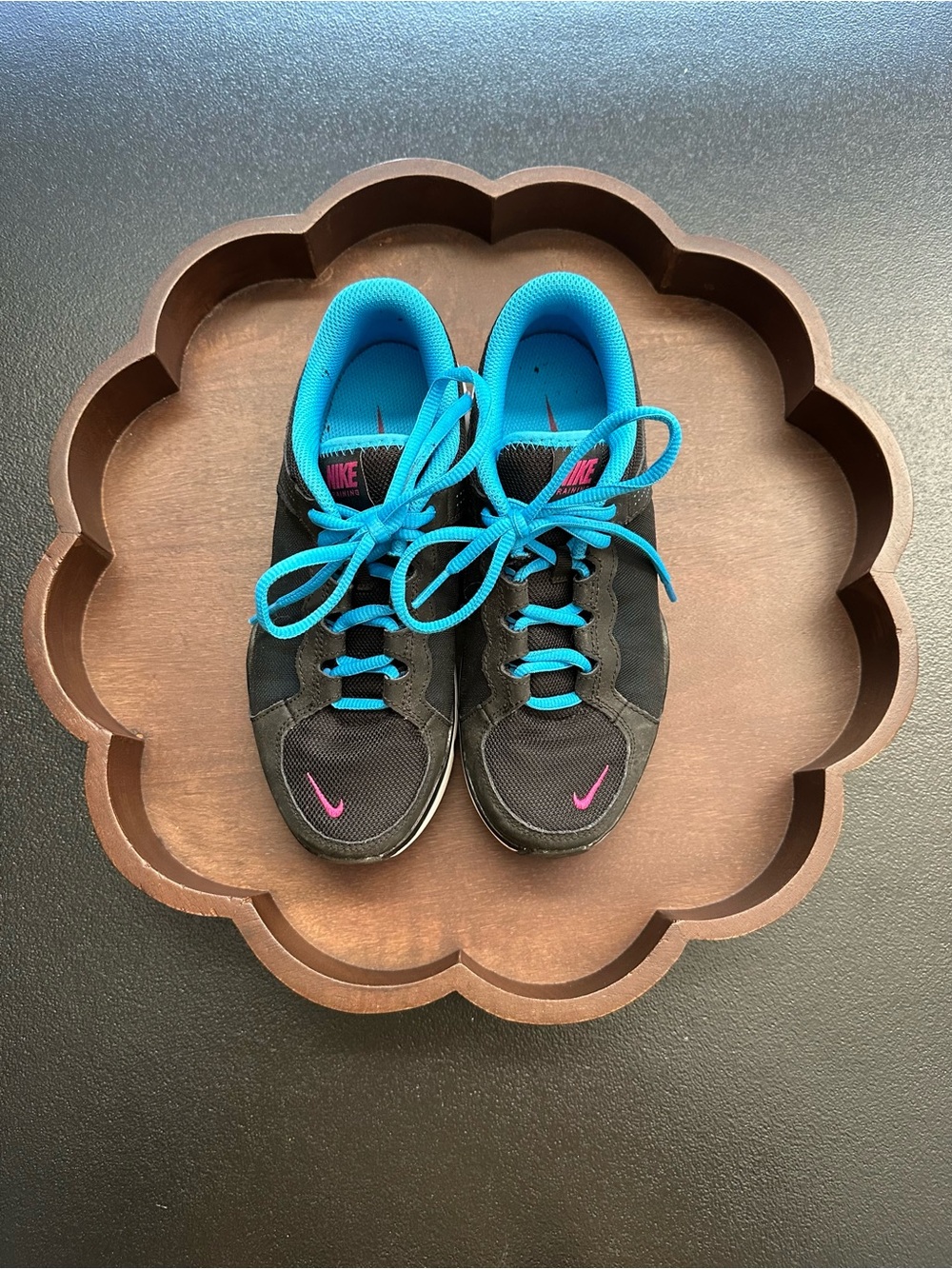 Women’s Nike Black Athletic Sneakers with Blue Linings & Pink Swoosh Size 7